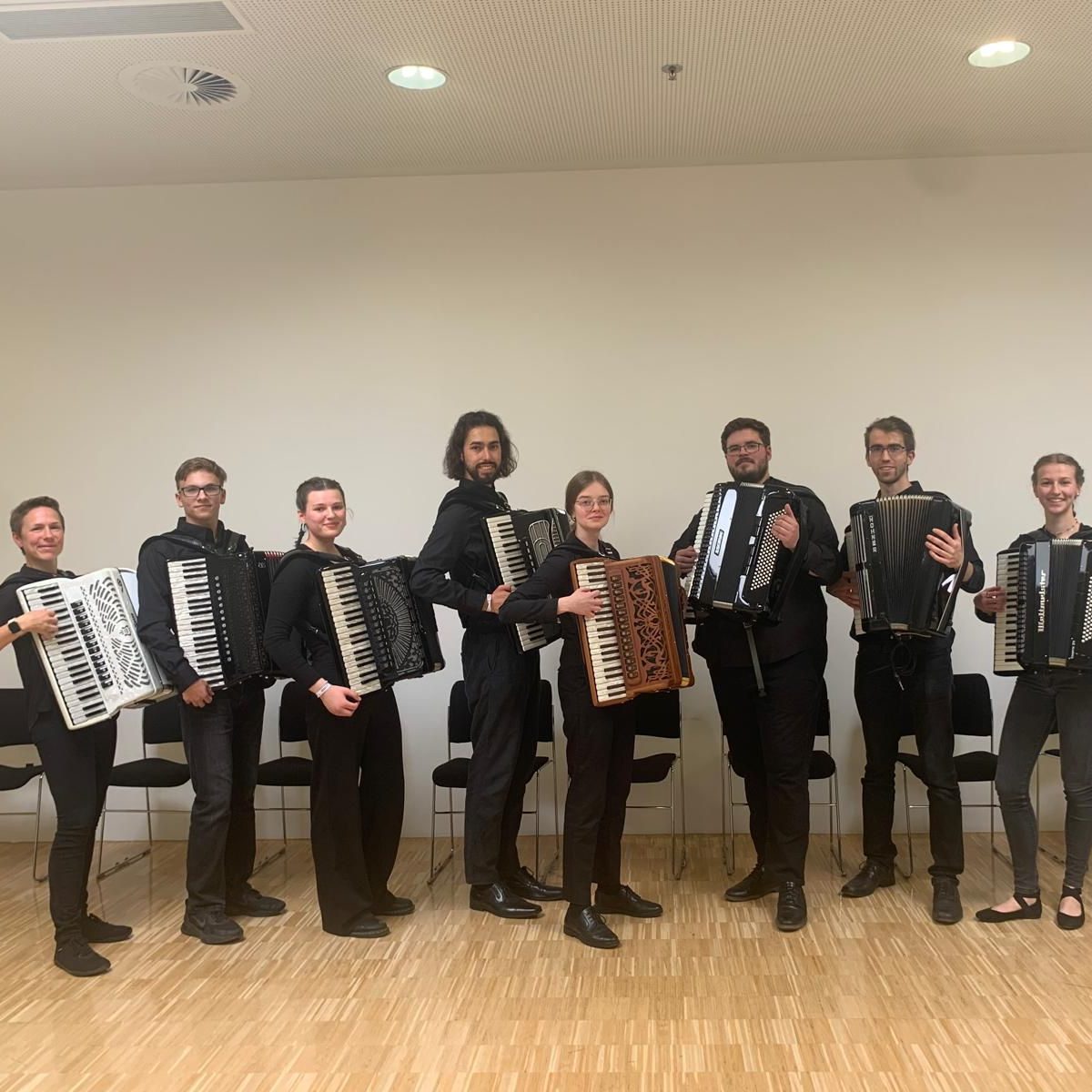 "Berlin Accordion Collective" sucht tiefe Streicher oder tiefes Holz