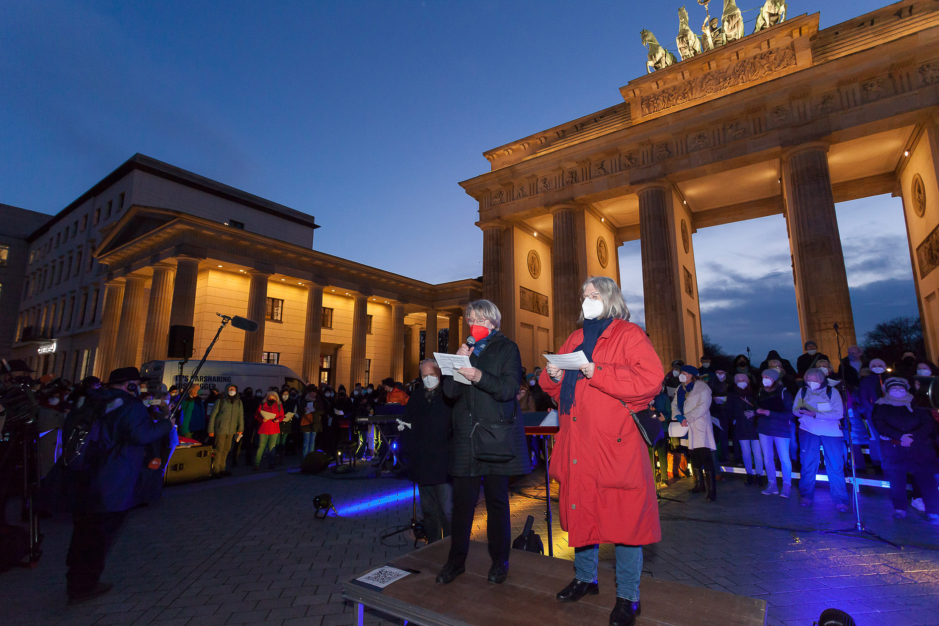 25. Februar: Begrüßung durch Petra Merkel (Chorverband Berlin) und Hella Dunger-Löper (Landesmusikrat Berlin). Foto: Oliver Möst Galerie-Bild 1