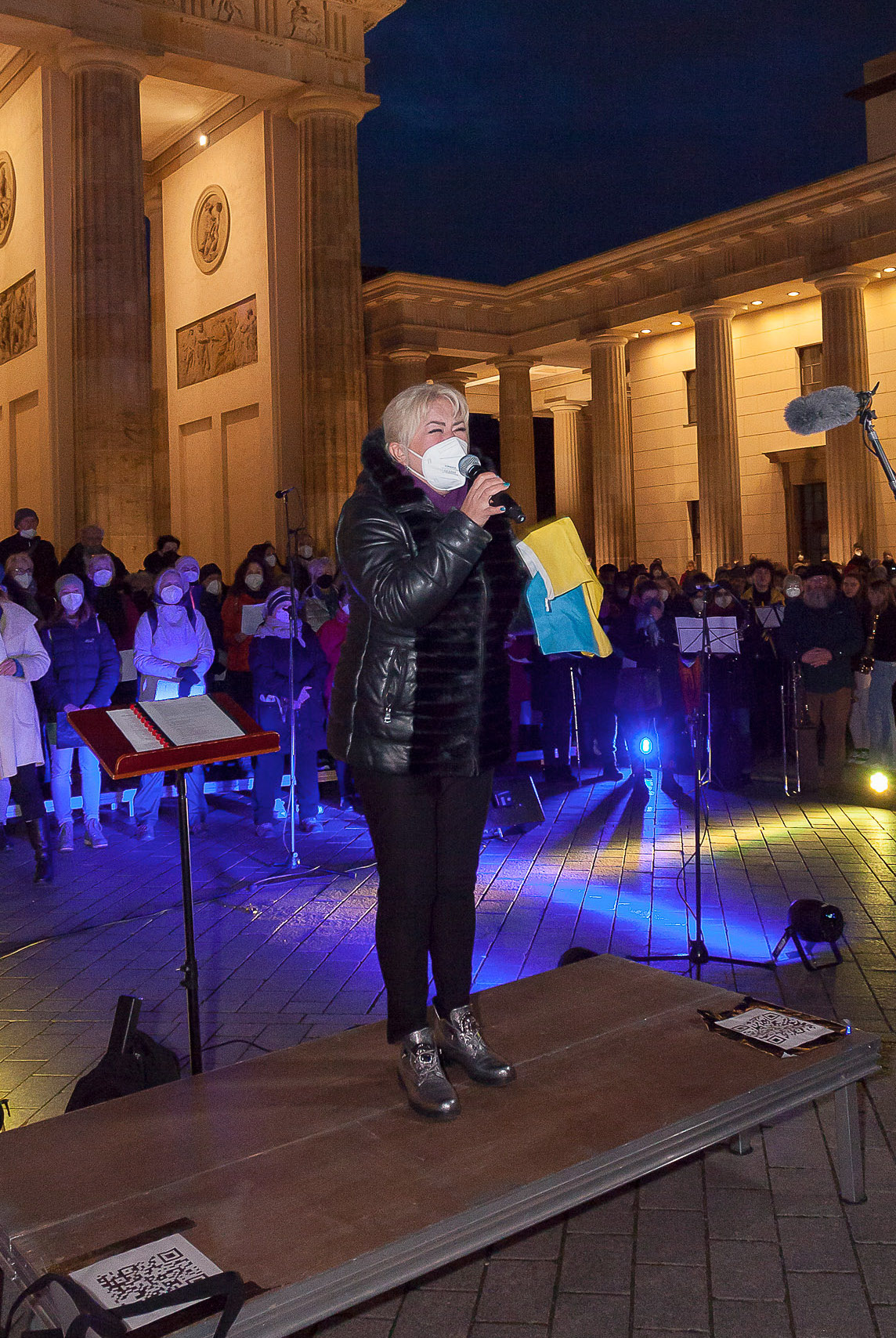 25. Februar: Olga Raab (Kulturverein Ukrainische Welt) bei ihrer mitreißenden Rede. Foto: Oliver Möst Galerie-Bild 4